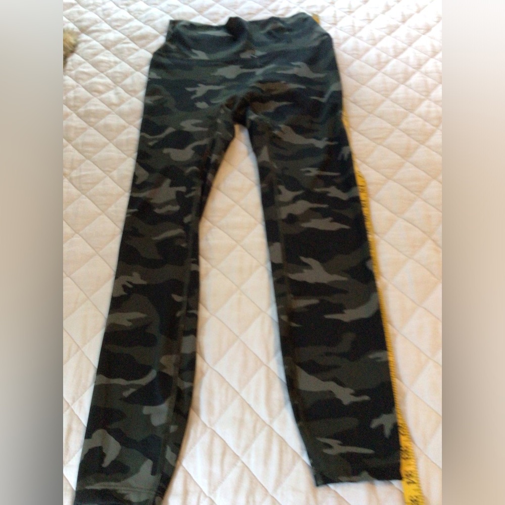 Zenana Outfitters Camo Print Leggings